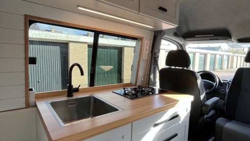 Hank the Van – Luxury off-grid Mercedes Sprinter