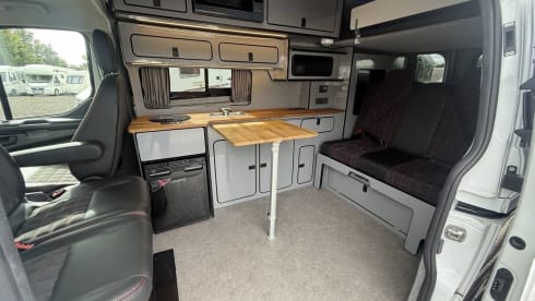 Maisie – ⭐️Luxury off grid Ford campervan⭐️