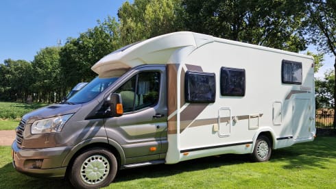 Benimar Cocoon – Beautiful, luxurious 4/5 pers Camper with bicycle carrier