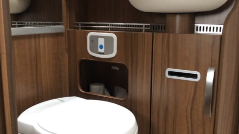 Hoofddorp  – Luxurious and well-maintained 2p Hymer from 2019 - Automatic