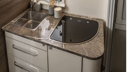 OSHA YA RADGE – 7 Berth Brand New Beautiful Motor Home