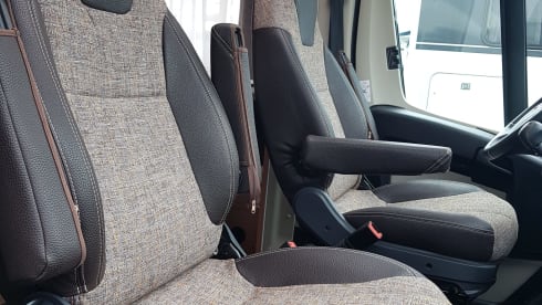 Knaus sky wave 700 MEG