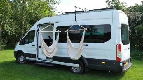 Angus – Superb 4 berth Campervan with Kingsize bed