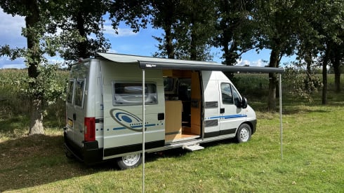 Zwervertje – 2p Adria Mobil bus from 2005