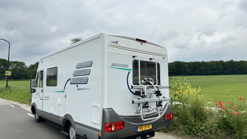 2p Hymer B574 fixed bed air conditioning