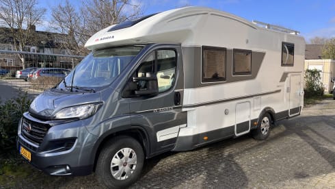 Luxury 4-person Adria Automatic
