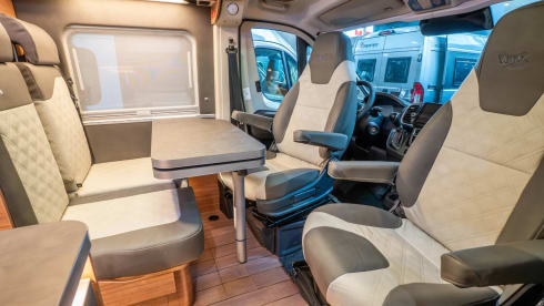 Super comfortabele, volledig uitgeruste, compacte camper