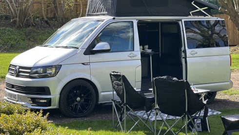 Billy – Our gorgeous twinkling Campervan