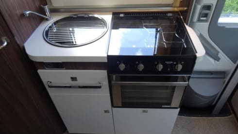 Beni – 3 berth Benimar semi-integrated from 2017