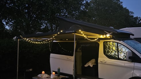 ROSA – Ford-Campingbus für 4 Personen, Baujahr 2023