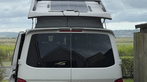 Freddie – 4 berth Volkswagen campervan from 2018 (Air con & Diesel heater)