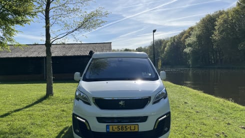 L-585-LJ – 4p Fixxter campervan from 2021