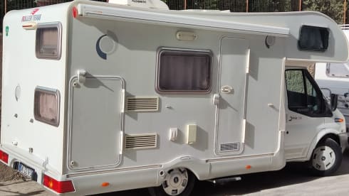 ROLLER TEAM FREEZ – FORD 4 + 1 beds and DOUBLE CLIMATE