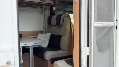 Nice spacious family camper (2011)!