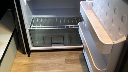 Vangelina Jolie – 2 berth Mercedes-Benz Sprinter