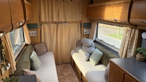 Buccaneer Budget Beast: Abenteuer mit dem Wohnmobil-Mietwagen von Ford (Baujahr 2003)!