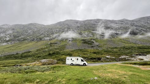 Camping-car complet pour 3 personnes hors réseau