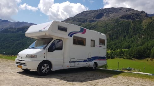 Fendt 660 dbh – 6 person camper with XXL Garage, spacious and fully equipped