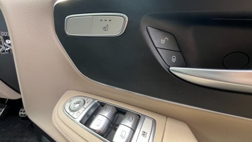 Molly – 4 berth Mercedes-Benz Marco Polo campervan from 2019