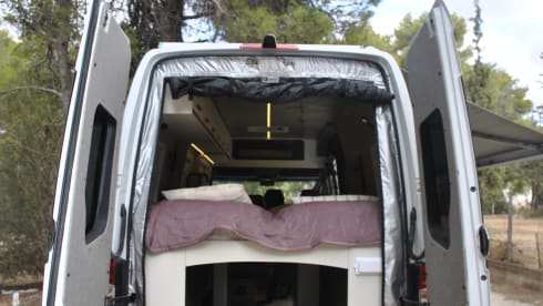 WHITE LION – HANDCRAFTED CAMPERVAN WITH A WARM ATMOSHERE 