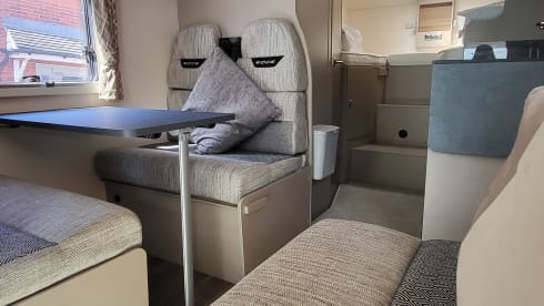 Thelma – Spacious and flexible 6 berth Swift Edge 476