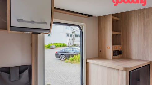 11/20 – 2 berth motorhome with single beds - Automatic