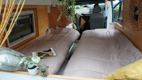 Sky – 2p Ford bus uit 2005