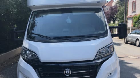 R-Mobil – Enjoy your holiday with automatic and good equipment