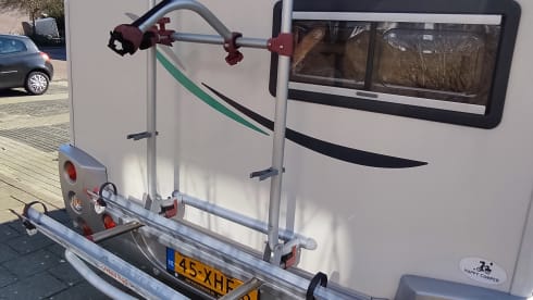 Diesel de roze schaats (kids zijn creatief 😄) – Comfortable and complete 6p alcove camper