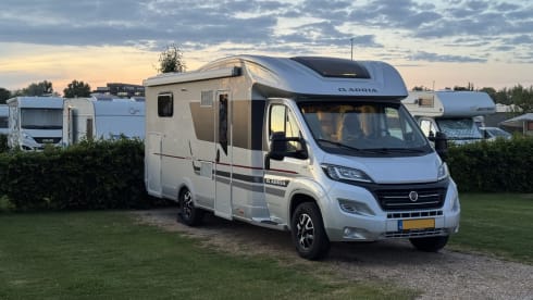 Adria – Luxe 5p Adria Matrix 670 SBC Platinum Camper 