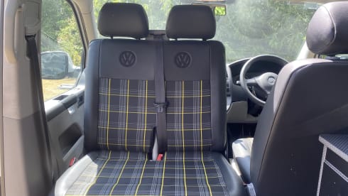 4 berth Volkswagen bus from 2012