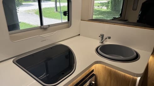 LEIA – Luxury 4 Berth Motorhome - Dog Friendly 