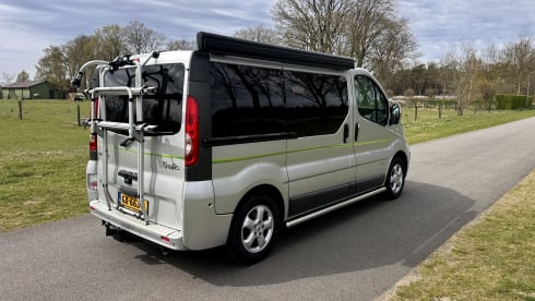 Het Reisbussie – 2-seater Renault bus from 2011