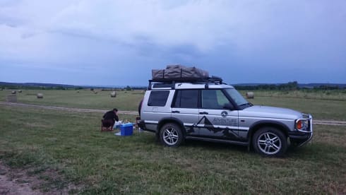 Disco II – Land Rover Discovery met rooftop tent uit 2002