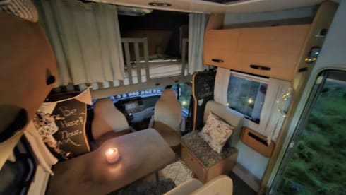 Garage XXL adapté aux enfants, contenu inclus