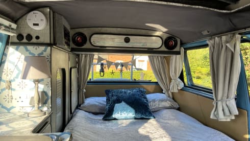 Retro Rentals Henley – 1984 Retro Volkswagen T25 - Little Betty Blue. (Newly Restored)