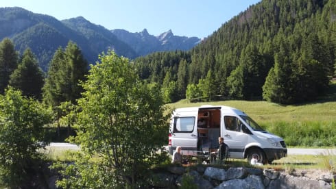 Moby – Cozy, hip self-built Mercedes Sprinter
