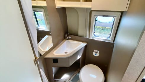 Etrusco – ETRUSCO 540DB 140CV - COMPACT VAN 4 BERTH WITH FOLDING ROOF