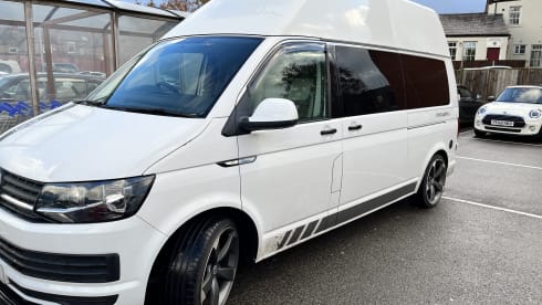 Winston – 4 berth Volkswagen Campervan from 2016