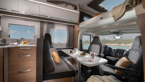 Adria – Adria 6701XL Plus coral 5 person camper