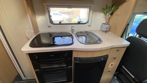 Elddis Autoquest 180 2.2 luxury Motorhome 6 seats 6 belts.