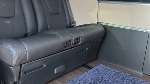 Sprokmobiel – 4p Mercedes-Benz campervan uit 2022
