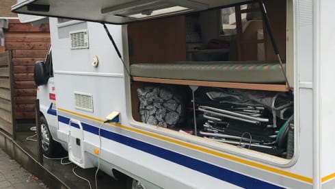 5-6 p cozy, compact family camper Fiat Alcove.