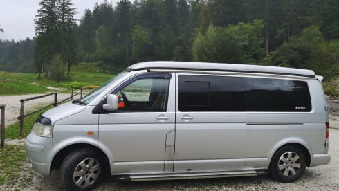 Vanessa – 4 berth Volkswagen T5 campervan 2.5 pdtdi 2007