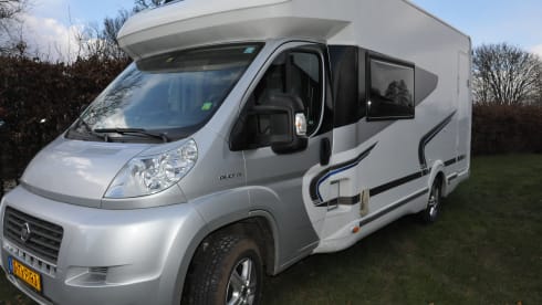 Camper LEVEL SYSTEM automatically levels