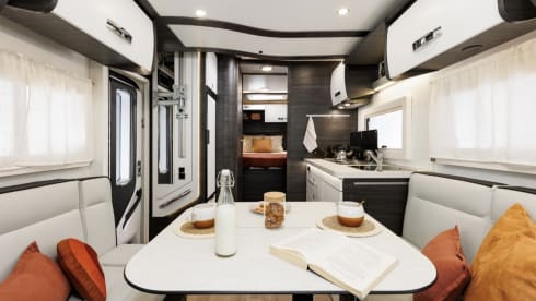 Onze Benimar – Benimar met queensbed, grote keuken en electrische fietsendrager