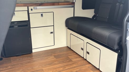 Harris – 2023 luxury transporter 6.1 auto Campervan