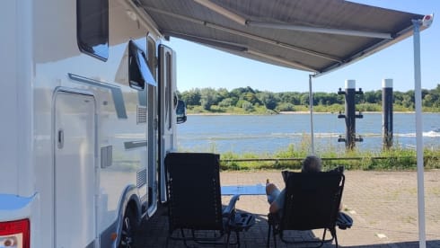 Vakantiemaatje – Adria Compact Plus SL automatic camper semi-internet 2 persons from 2019