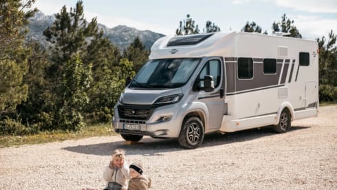 Dusty – New camper (2024) 4-person Carado semi-integrated