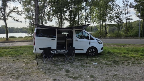 Camper incognito  – 2p Ford bus from 2018